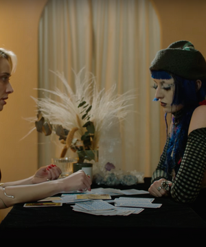 Agne Aurelia reading tarot for Ashnikko